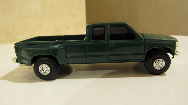 Illustration for article titled Full-Size Friday: Ertl GMC Sierra 3500